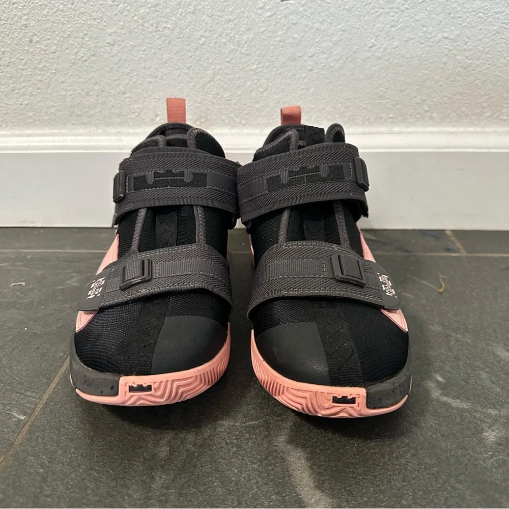 Nike Lebron Soldier XIII GS‎ Youth Size 4.5Y